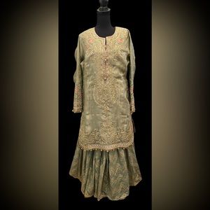 New Custom handmade pakistani ghara suit *final price